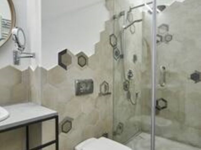 140 m2 unique design flat with 3 bathrooms