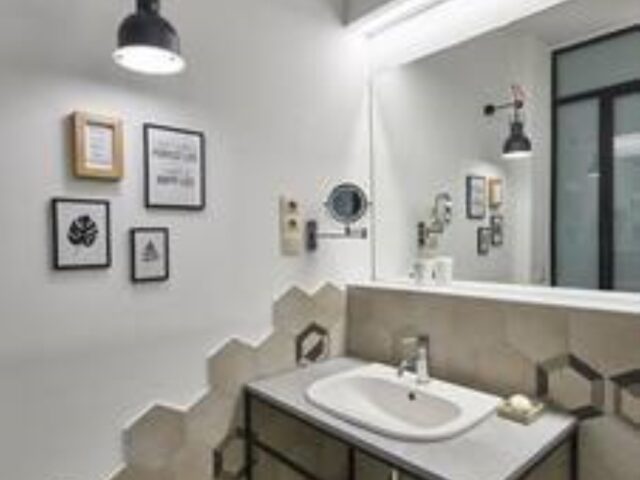 140 m2 unique design flat with 3 bathrooms