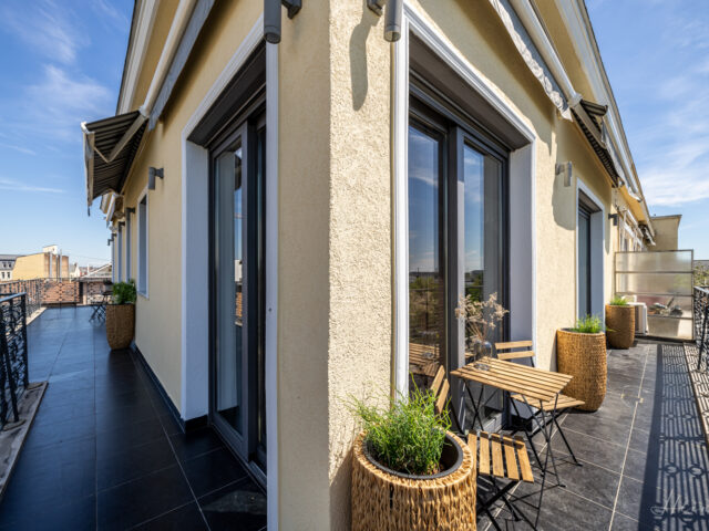 Luxury 130 m2 riverview Penthouse with big balcony