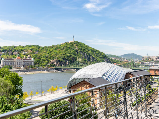 Luxury 130 m2 riverview Penthouse with big balcony
