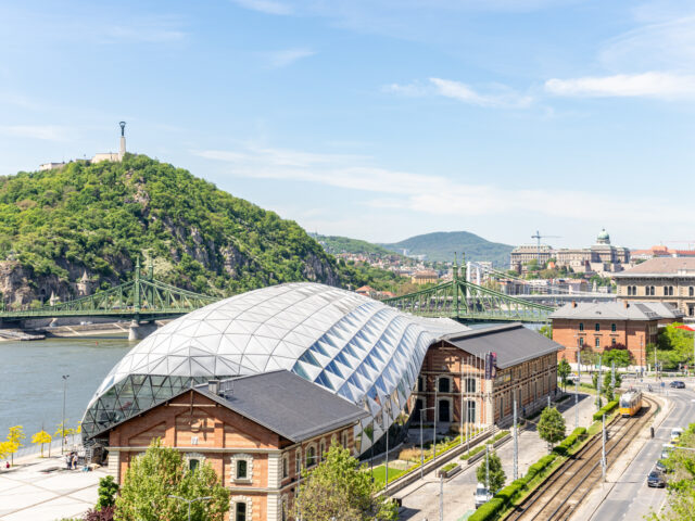 Luxury 130 m2 riverview Penthouse with big balcony