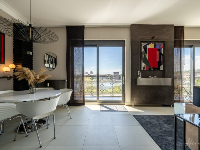 Luxury 130 m2 riverview Penthouse with big balcony