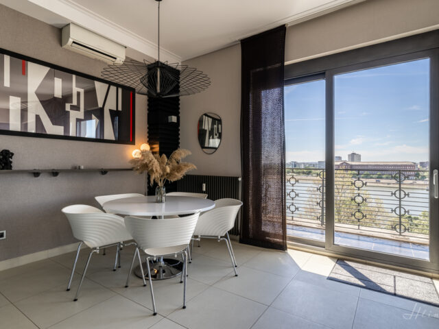 Luxury 130 m2 riverview Penthouse with big balcony