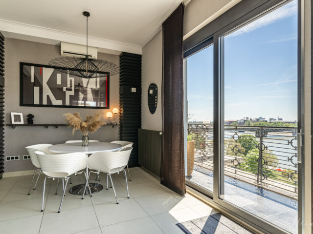 Luxury 130 m2 riverview Penthouse with big balcony