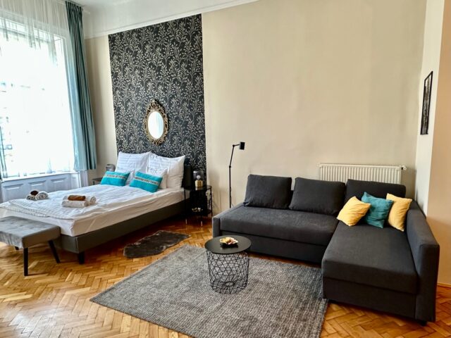 ORANGEHOMES Peaceful apartment next to Central Market Hall