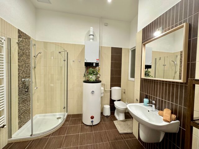 ORANGEHOMES Peaceful apartment next to Central Market Hall