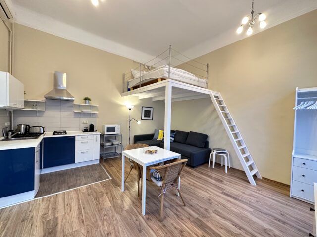 ORANGEHOMES Peaceful apartment next to Central Market Hall