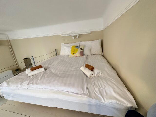 ORANGEHOMES Peaceful apartment next to Central Market Hall