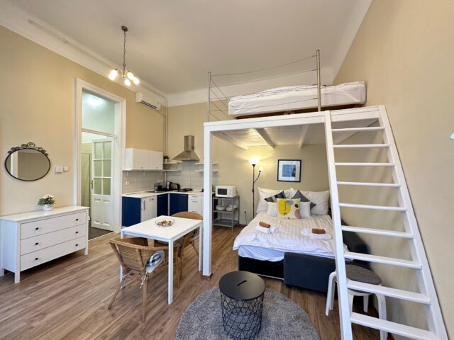 ORANGEHOMES Peaceful apartment next to Central Market Hall