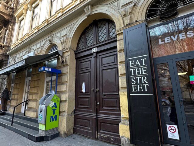 ORANGEHOMES Peaceful apartment next to Central Market Hall