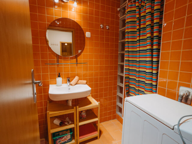 OrangeHomes One bedroom art apartment