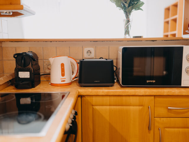 OrangeHomes One bedroom art apartment