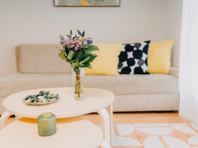 OrangeHomes One bedroom art apartment