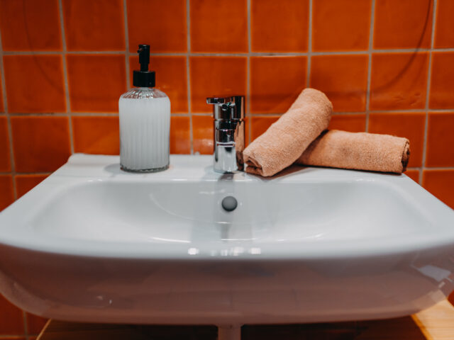 OrangeHomes One bedroom art apartment