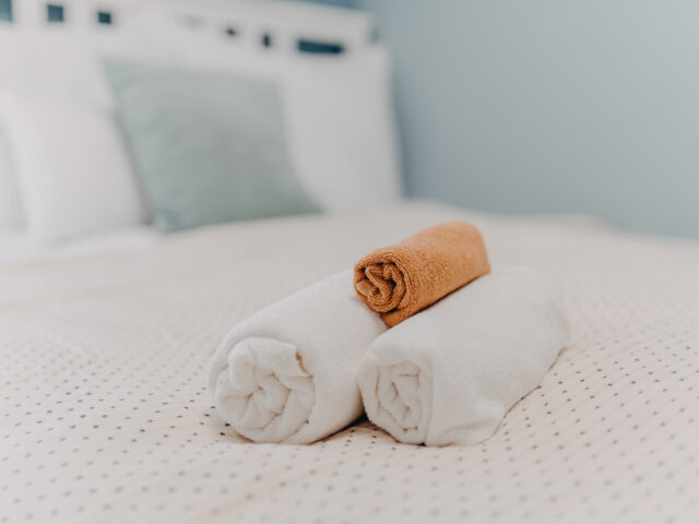 OrangeHomes One bedroom art apartment