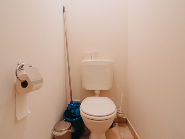 OrangeHomes One bedroom art apartment