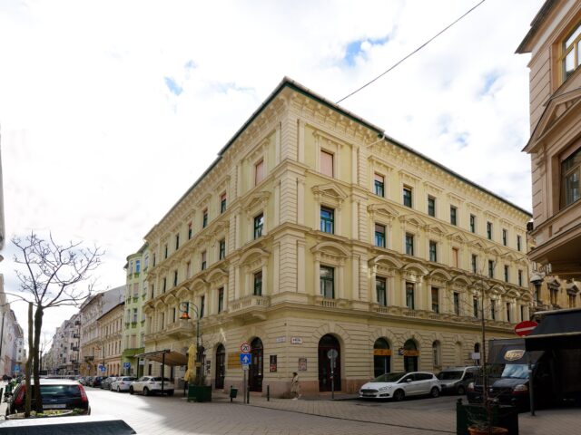 ORANGEHOMES Urban elegance apartment