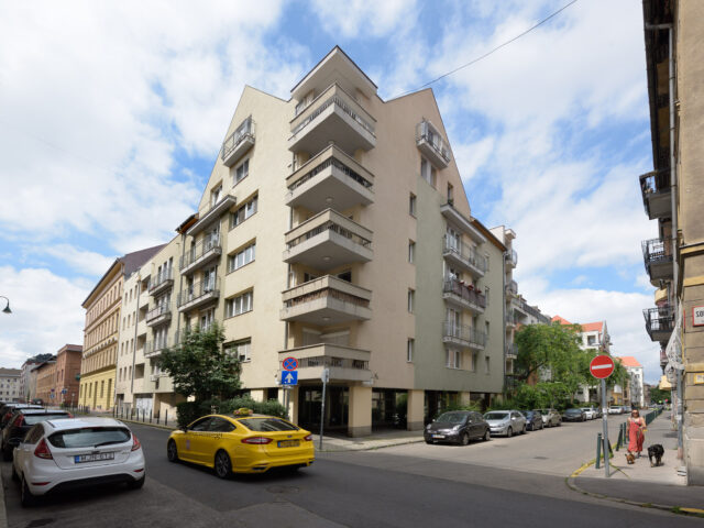 OrangeHomes Garden View Friendly Home