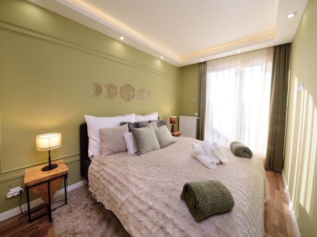 OrangeHomes Sunny Apartment with large terrace