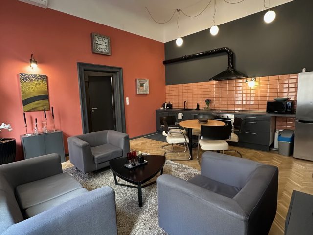 OrangeHomes Pop 36 | 2 bedroom Ap. near Parliament